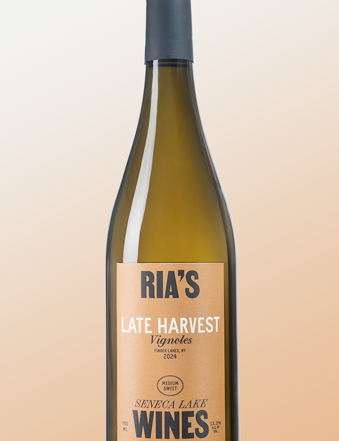 Wine bottle with 'Ria's Late Harvest' label on a gradient background